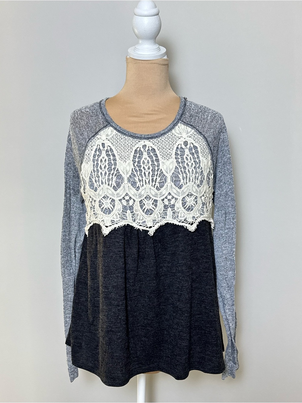 Rewind Two-Tone Crochet Panel Long Sleeve Top - Gray/Cream Size M